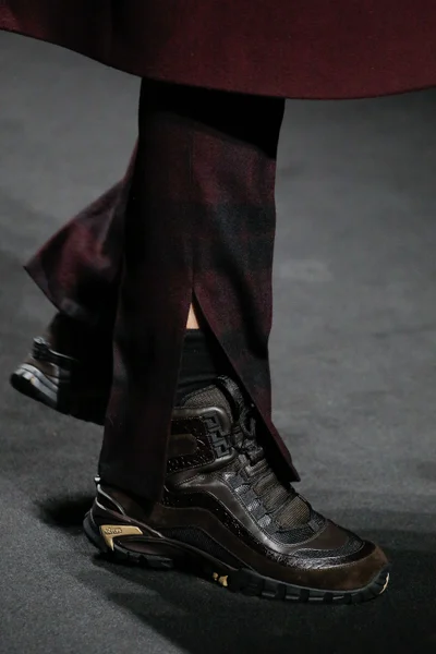 Look 12